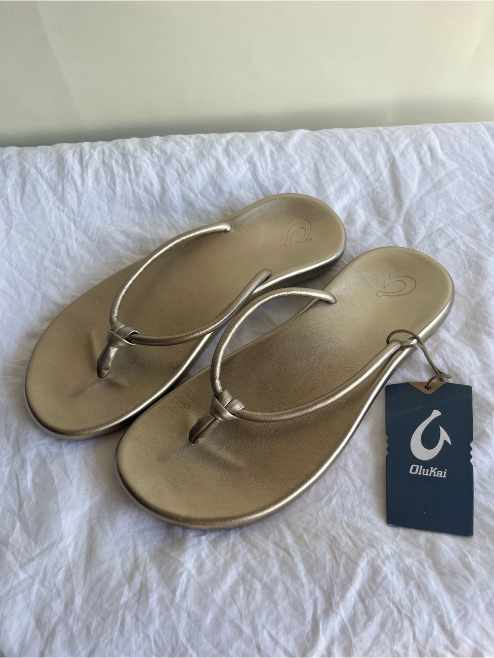Olukai Huawai Bubbly Sandals Flip Flops Champagne Sz 9 Gold Slides New NWT